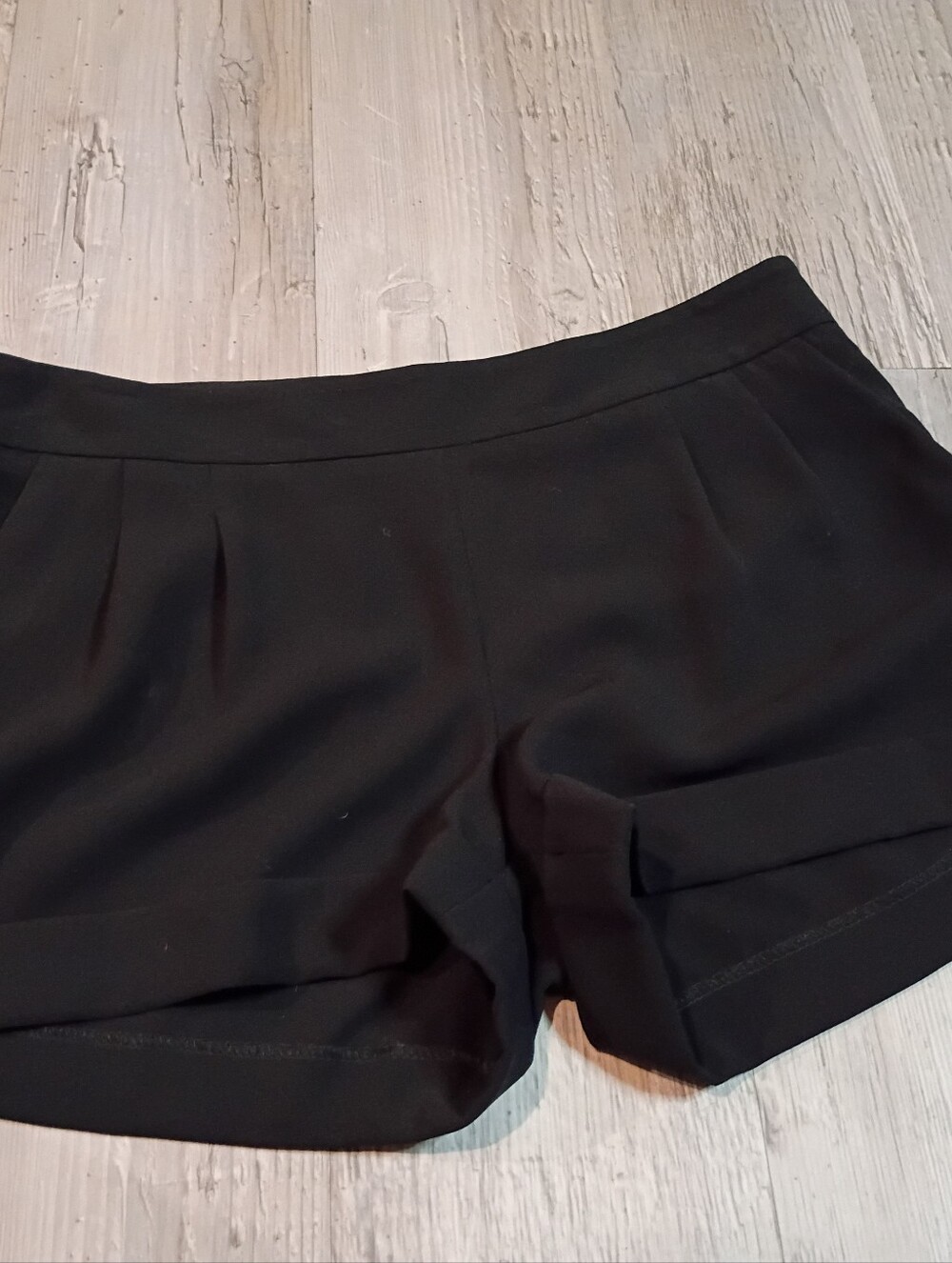 Express Shorts - Picture 2 of 4